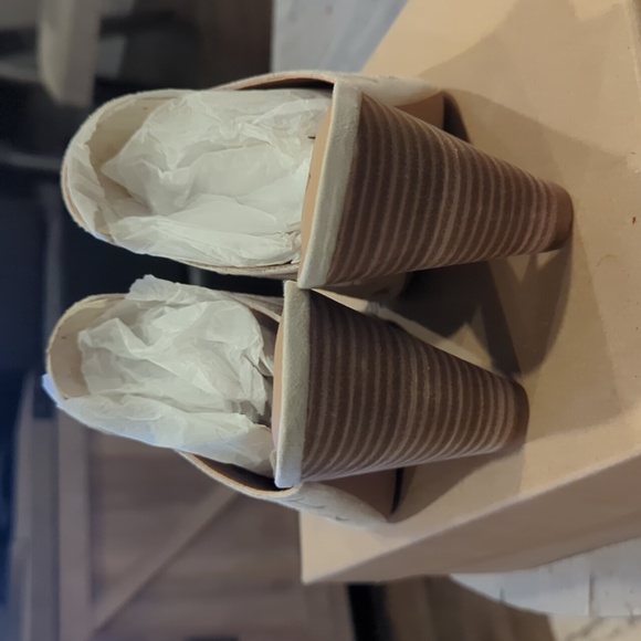 Lucky Brand Emree Suede Open Peep Toe Cone Heel Mule sandshell EEuc - Picture 4 of 8